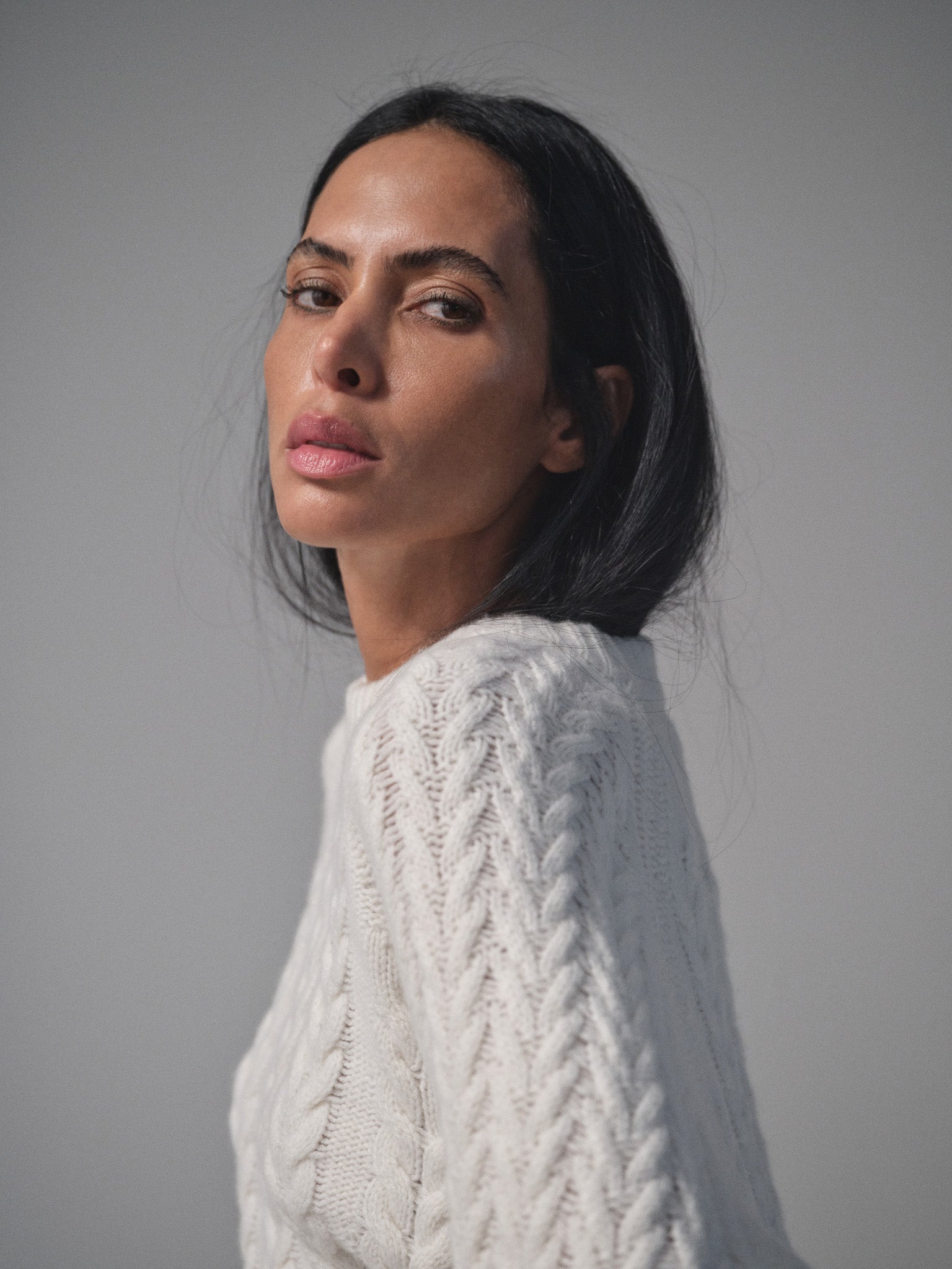 Modelshot / White / Detail